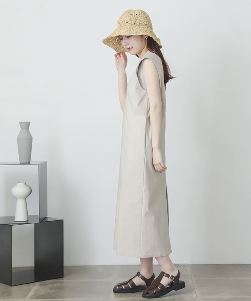 SENSE OF PLACE by URBAN RESEARCH（センスオブプレイスバイアーバンリサーチ）の「『One-C/低身長向けサイズ展開あり』2WAYストレッチジャンパースカート（ジャンパースカート・レディース・ブラック/ブルー/ライトベージュ・SHORT/ONE）」の4枚目の写真