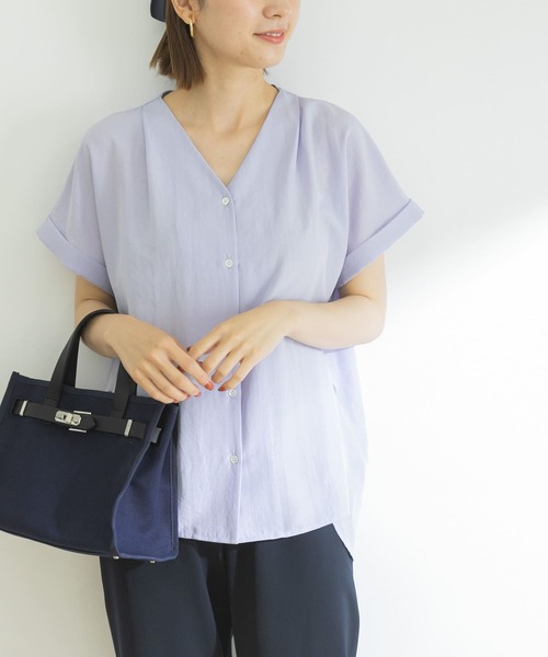【新品未使用タグつき】アーバンリサーチ エアリー Vネック 半袖 シャツ URBAN RESEARCH（アーバンリサーチ）の「エアリーVネック半袖