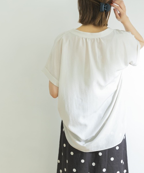 URBAN RESEARCH（アーバンリサーチ）の「エアリーVネック半袖シャツ-1（シャツ/ブラウス・レディース・オフホワイト/ネイビー/ラベンダー/ドット・FREE）」の15枚目の写真