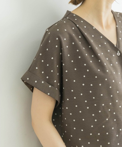 URBAN RESEARCH（アーバンリサーチ）の「エアリーVネック半袖シャツ-1（シャツ/ブラウス・レディース・オフホワイト/ネイビー/ラベンダー/ドット・FREE）」の22枚目の写真