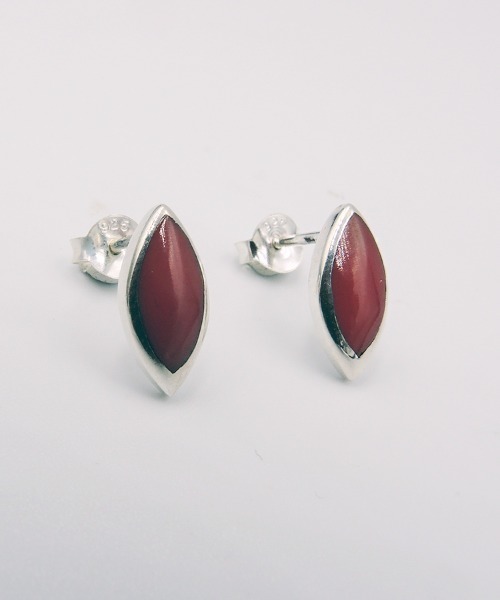 TONE SELECT GOODS(トーンセレクトグッズ)の「【925 SILVER ACC】マーキスストーンピアスSV925(OG)(ピアス(両耳用)・レディース・ホワイト/ブラック/ターコイズブルー/レッド・FREE)」の4枚目の写真