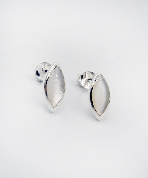 TONE SELECT GOODS(トーンセレクトグッズ)の「【925 SILVER ACC】マーキスストーンピアスSV925(OG)(ピアス(両耳用)・レディース・ホワイト/ブラック/ターコイズブルー/レッド・FREE)」の2枚目の写真