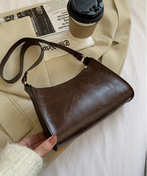 ibeul_（イベール）の「ナチュラル型押しショルダーバッグ（ショルダーバッグ・レディース・キャメル/ブラウン/ブラック・FREE）」の3枚目の写真