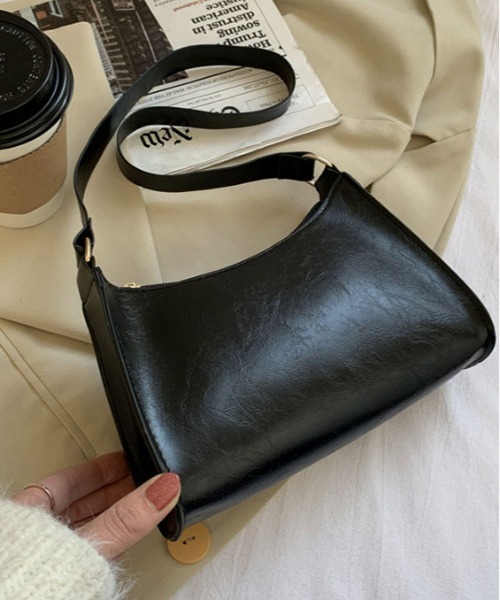 ibeul_（イベール）の「ナチュラル型押しショルダーバッグ（ショルダーバッグ・レディース・キャメル/ブラウン/ブラック・FREE）」の2枚目の写真