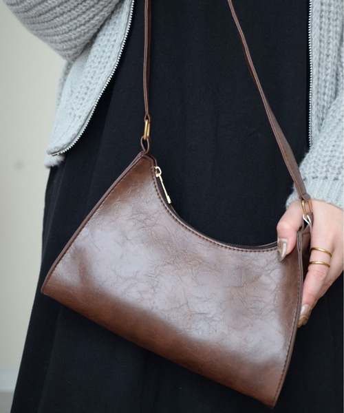 ibeul_（イベール）の「ナチュラル型押しショルダーバッグ（ショルダーバッグ・レディース・キャメル/ブラウン/ブラック・FREE）」の5枚目の写真