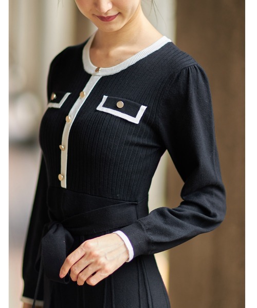 tocco closet(トッコ クローゼット)の「ウエストりぼん付き飾り釦フェイクポケット配色ニットワンピース(ワンピース・レディース・ネイビー/ブラック/ピンク系その他・M)」の6枚目の写真