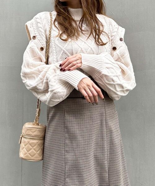 INGNI（イング）の「袖ボタンケーブルモックネックニット（ニット/セーター・レディース・ベージュ/ブラック/アイボリー・M）」の7枚目の写真