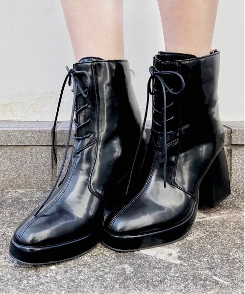 TITTY&CO.(ティティーアンドコー)の「【TITTY&CO.】スピンドルショートブーツ(ブーツ・レディース・ブラック/アイボリー・SMALL/LARGE/MEDIUM)」の1枚目の写真