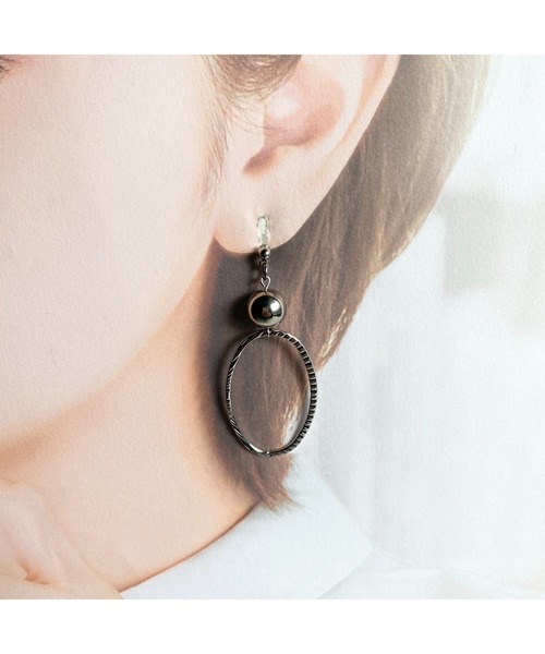 tone(トーン)の「【-lensa-】メタルオーバルピアス(MA)(ピアス(両耳用)・レディース・シルバー・FREE)」の5枚目の写真