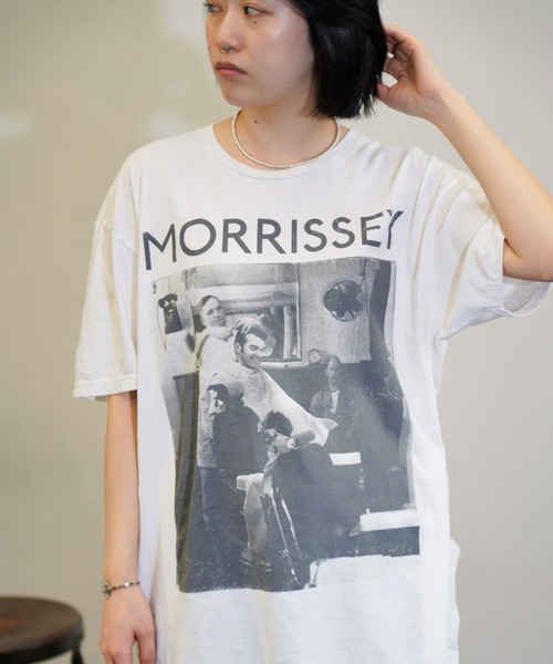 THRIFTY LOOK(スリフティールック)の「THRIFTY LOOK / スリフティールック THRIFTY"MORRISSEY"TEE モリッシー バンドTシャツ バンT(Tシャツ/カットソー・メンズ・ホワイト・X-LARGE/LARGE)」の2枚目の写真