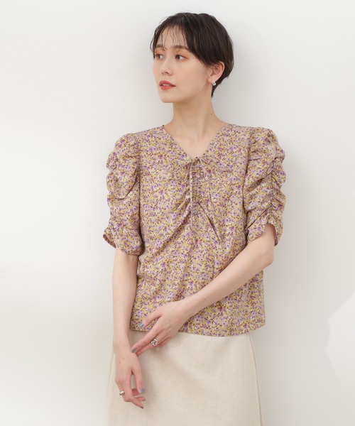 N.(N. Natural Beauty Basic)(エヌエヌナチュラルビューティーベーシック)の「◆フラワープリントパワショルブラウス(シャツ/ブラウス・レディース・ブラック系その他/ベージュ系その他・MEDIUM)」の17枚目の写真