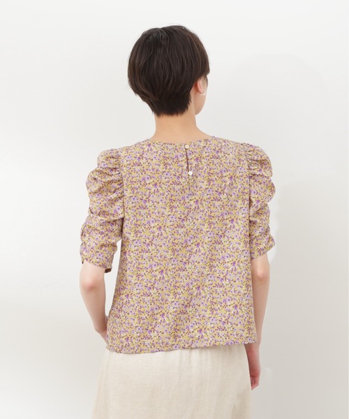 N.(N. Natural Beauty Basic)(エヌエヌナチュラルビューティーベーシック)の「◆フラワープリントパワショルブラウス(シャツ/ブラウス・レディース・ブラック系その他/ベージュ系その他・MEDIUM)」の10枚目の写真