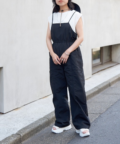 COLONY 2139（コロニートゥーワンスリーナイン）の「ナイロンウエストドロストキャミサロペット（サロペット/オーバーオール・レディース・ブラック/ホワイト・FREE）」の17枚目の写真