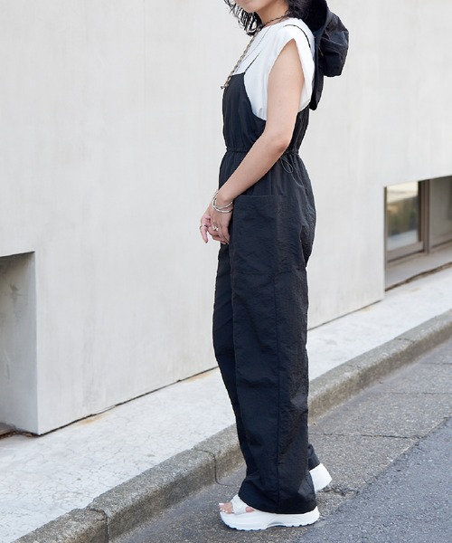 COLONY 2139（コロニートゥーワンスリーナイン）の「ナイロンウエストドロストキャミサロペット（サロペット/オーバーオール・レディース・ブラック/ホワイト・FREE）」の21枚目の写真