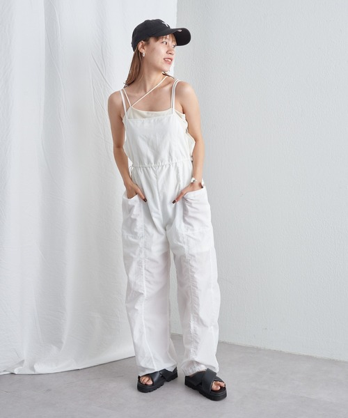 COLONY 2139（コロニートゥーワンスリーナイン）の「ナイロンウエストドロストキャミサロペット（サロペット/オーバーオール・レディース・ブラック/ホワイト・FREE）」の16枚目の写真