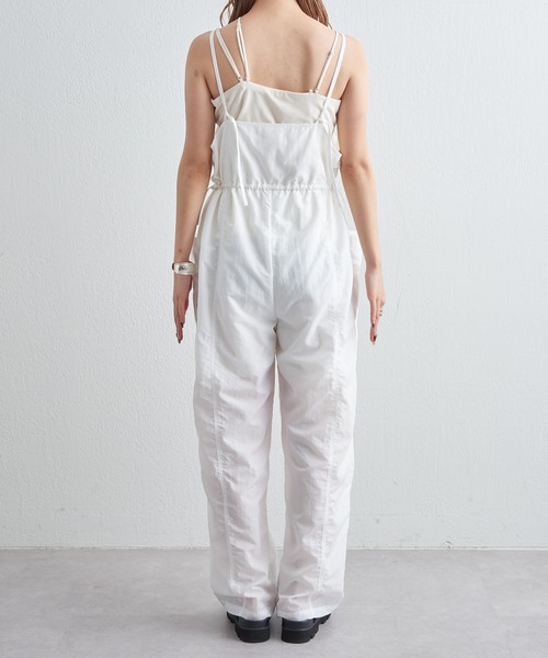 COLONY 2139（コロニートゥーワンスリーナイン）の「ナイロンウエストドロストキャミサロペット（サロペット/オーバーオール・レディース・ブラック/ホワイト・FREE）」の14枚目の写真