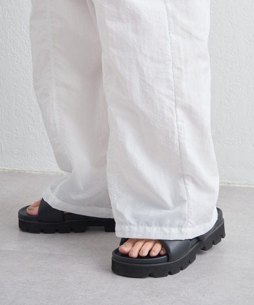 COLONY 2139（コロニートゥーワンスリーナイン）の「ナイロンウエストドロストキャミサロペット（サロペット/オーバーオール・レディース・ブラック/ホワイト・FREE）」の15枚目の写真