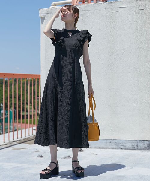 MAJESTIC LEGON（マジェスティックレゴン）の「フロントオープンフリルワンピ（ワンピース・レディース・アイボリー/オレンジ/ブラック・MEDIUM/SMALL）」の5枚目の写真