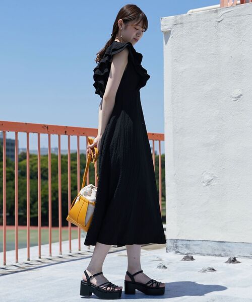 MAJESTIC LEGON（マジェスティックレゴン）の「フロントオープンフリルワンピ（ワンピース・レディース・アイボリー/オレンジ/ブラック・MEDIUM/SMALL）」の6枚目の写真