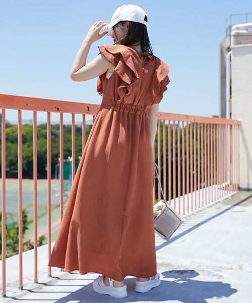 MAJESTIC LEGON（マジェスティックレゴン）の「フロントオープンフリルワンピ（ワンピース・レディース・アイボリー/オレンジ/ブラック・MEDIUM/SMALL）」の15枚目の写真