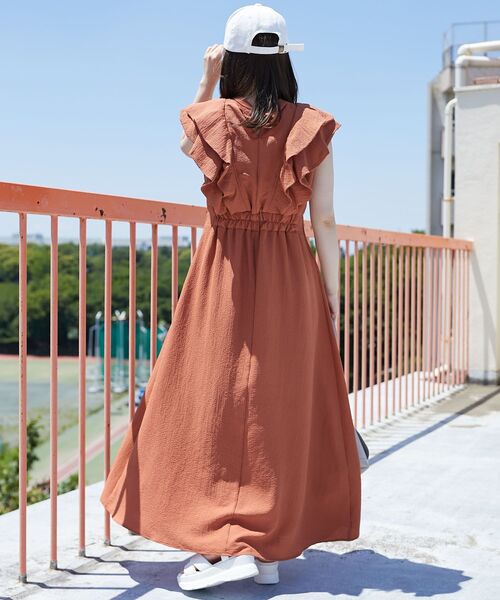 MAJESTIC LEGON（マジェスティックレゴン）の「フロントオープンフリルワンピ（ワンピース・レディース・アイボリー/オレンジ/ブラック・MEDIUM/SMALL）」の16枚目の写真