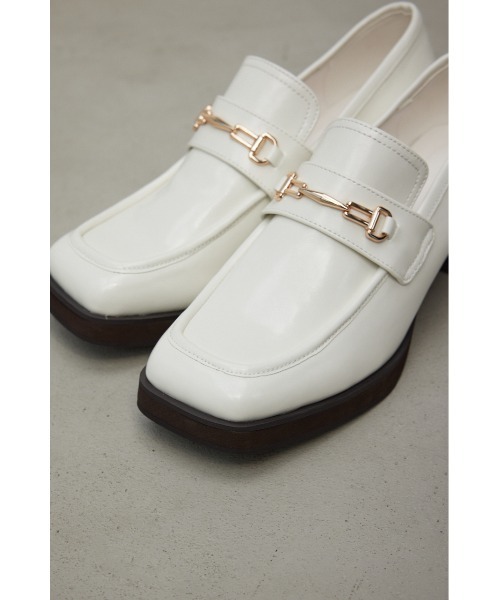 AZUL by moussy(アズールバイマウジー)の「スクエアトゥビットローファー(ローファー・レディース・ブラック/アイボリー・LL/MEDIUM/SMALL/LARGE)」の11枚目の写真