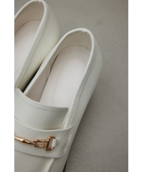 AZUL by moussy(アズールバイマウジー)の「スクエアトゥビットローファー(ローファー・レディース・ブラック/アイボリー・LL/MEDIUM/SMALL/LARGE)」の5枚目の写真
