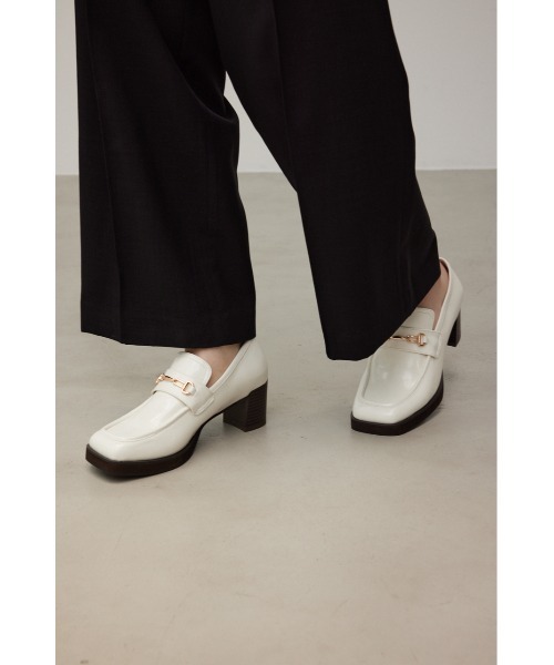 AZUL by moussy(アズールバイマウジー)の「スクエアトゥビットローファー(ローファー・レディース・ブラック/アイボリー・LL/MEDIUM/SMALL/LARGE)」の3枚目の写真