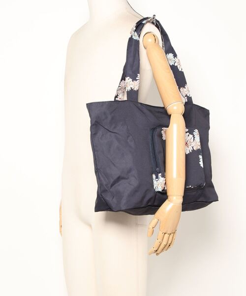 PAUL & JOE ACCESSOIRES(ポールアンドジョーアクセソワ)の「【PAUL & JOE ACCESSOIRES /ポール アンド ジョー アクセソワ 】 クリザンテーム柄 折りたたみトートバッグ(トートバッグ・レディース・ピンク/ネイビー/ベージュ・FREE)」の9枚目の写真