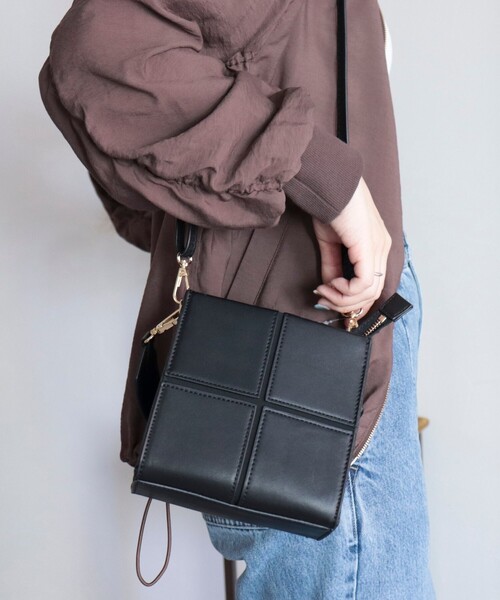 fredy emue（フレディエミュ）の「クロスはぎ2wayショルダーバッグ（ショルダーバッグ・レディース・ブラック/ブルー/ベージュ系その他4・FREE）」の8枚目の写真