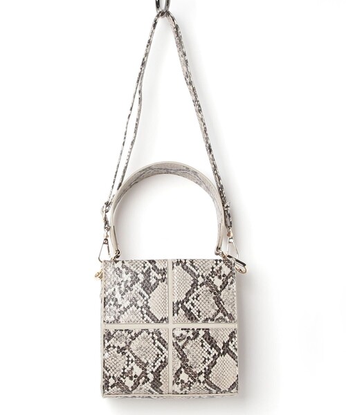 fredy emue（フレディエミュ）の「クロスはぎ2wayショルダーバッグ（ショルダーバッグ・レディース・ブラック/ブルー/ベージュ系その他4・FREE）」の14枚目の写真