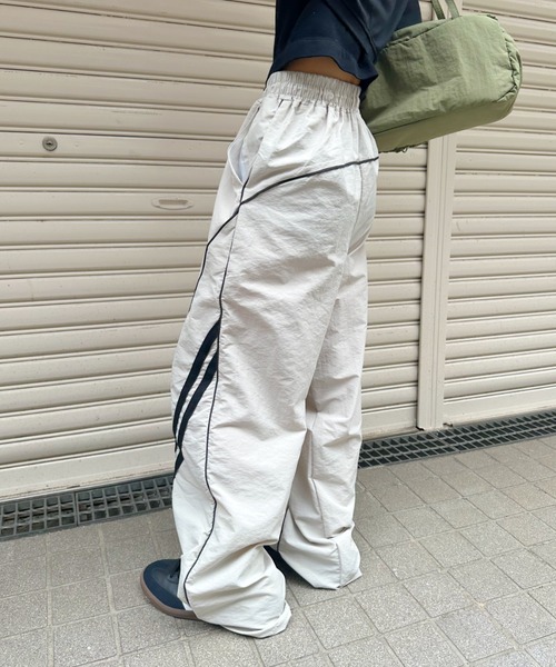 CLEA(クレア)の「カーブラインデザインワイドパンツ(その他パンツ・レディース・ブラック/ライトグレー・M)」の21枚目の写真
