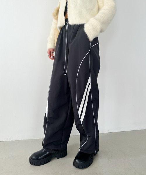 CLEA(クレア)の「カーブラインデザインワイドパンツ(その他パンツ・レディース・ブラック/ライトグレー・M)」の4枚目の写真