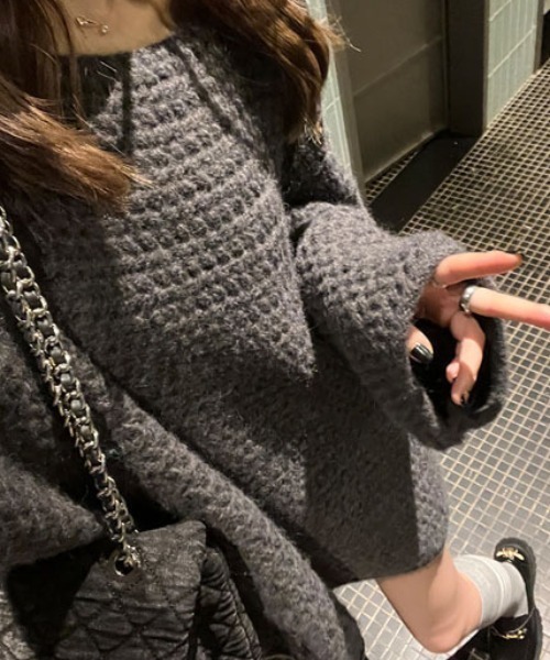 gossip！ロサンゼルス（ゴシップロサンゼルス）の「オーバーサイズ ローゲージニット（ニット/セーター・レディース・グレー/グリーン/ピンク/ホワイト/ベージュ・FREE）」の3枚目の写真