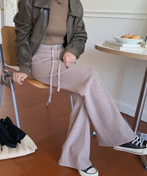 MILAE（ミレ）の「ワッフルニットセミワイドパンツ（その他パンツ・レディース・ブラック/スモークピンク/ホワイト/キャメル/ブラウン・FREE）」の9枚目の写真