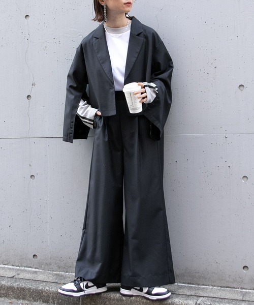 RAGEBLUE（レイジブルー）の「【SET-UP】スリットテーラードショートジャケット×ワイドフレアスラックス（テーラードジャケット・レディース・グレー/ブラック/ダークブルー・FREE）」の2枚目の写真