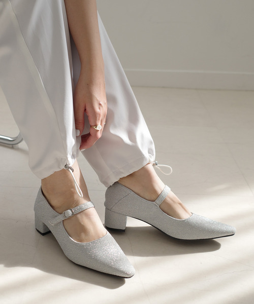 AmiAmi（アミアミ）の「柔らか！ソフトスクエアトゥメリージェーン/ 4cm太ヒールパンプス（パンプス・レディース・ブラック/ホワイト×ブラック/シルバー/ブラック系その他/グレイッシュベージュ/シルバーグレー/ダークブラウン/シルバー系その他/レッド/ブラック系その他2/アイボリー/ブラック系その他3/ブラックミックス/ゴールド系その他/ブロンズ・L/LL/M/S）」の13枚目の写真