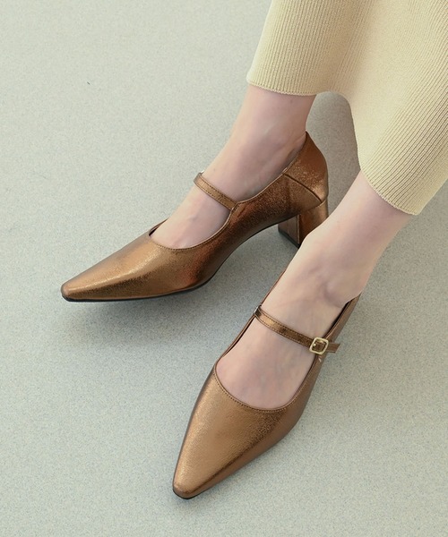 AmiAmi（アミアミ）の「柔らか！ソフトスクエアトゥメリージェーン/ 4cm太ヒールパンプス（パンプス・レディース・ブラック/ホワイト×ブラック/シルバー/ブラック系その他/グレイッシュベージュ/シルバーグレー/ダークブラウン/シルバー系その他/レッド/ブラック系その他2/アイボリー/ブラック系その他3/ブラックミックス/ゴールド系その他/ブロンズ・L/LL/M/S）」の14枚目の写真