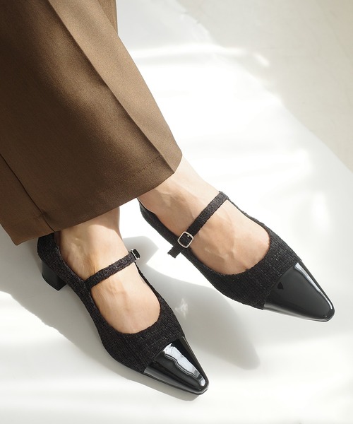 AmiAmi（アミアミ）の「柔らか！ソフトスクエアトゥメリージェーン/ 4cm太ヒールパンプス（パンプス・レディース・ブラック/ホワイト×ブラック/シルバー/ブラック系その他/グレイッシュベージュ/シルバーグレー/ダークブラウン/シルバー系その他/レッド/ブラック系その他2/アイボリー/ブラック系その他3/ブラックミックス/ゴールド系その他/ブロンズ・L/LL/M/S）」の7枚目の写真