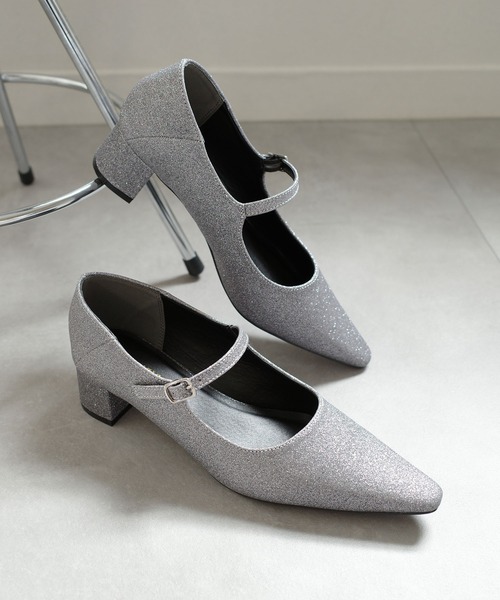 AmiAmi（アミアミ）の「柔らか！ソフトスクエアトゥメリージェーン/ 4cm太ヒールパンプス（パンプス・レディース・ブラック/ホワイト×ブラック/シルバー/ブラック系その他/グレイッシュベージュ/シルバーグレー/ダークブラウン/シルバー系その他/レッド/ブラック系その他2/アイボリー/ブラック系その他3/ブラックミックス/ゴールド系その他/ブロンズ・L/LL/M/S）」の8枚目の写真