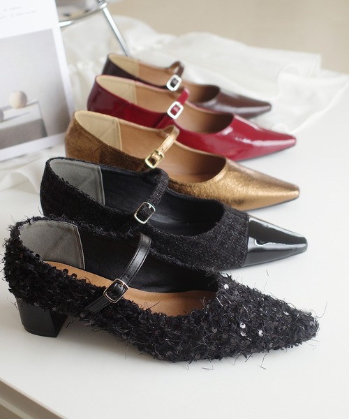 AmiAmi（アミアミ）の「柔らか！ソフトスクエアトゥメリージェーン/ 4cm太ヒールパンプス（パンプス・レディース・ブラック/ホワイト×ブラック/シルバー/ブラック系その他/グレイッシュベージュ/シルバーグレー/ダークブラウン/シルバー系その他/レッド/ブラック系その他2/アイボリー/ブラック系その他3/ブラックミックス/ゴールド系その他/ブロンズ・L/LL/M/S）」の4枚目の写真