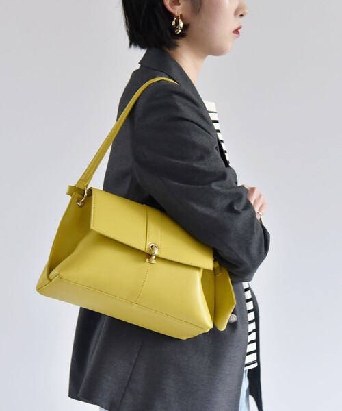 quaranciel(カランシエル)の「quaranciel: フロントフック 2way ショルダー バッグ(ショルダーバッグ・レディース・イエロー/オフホワイト/ブラック・ONE SIZE)」の3枚目の写真