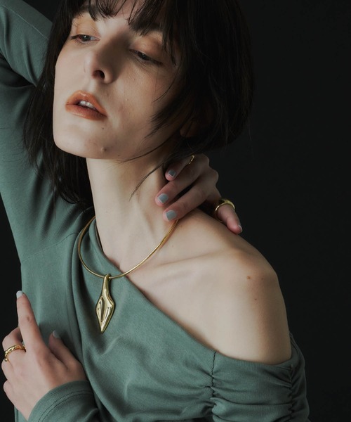loni（ロニ）の「【金属アレルギー対応】Leaf Plate Choker/リーフプレートチョーカー（チョーカー・レディース・シルバー/ゴールド・FREE）」の3枚目の写真