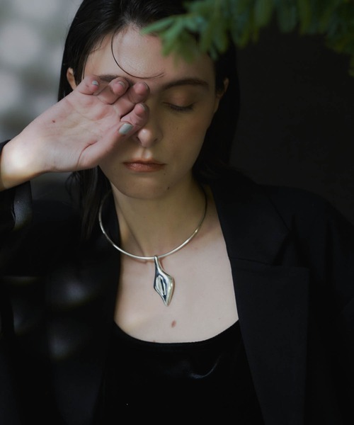 loni（ロニ）の「【金属アレルギー対応】Leaf Plate Choker/リーフプレートチョーカー（チョーカー・レディース・シルバー/ゴールド・FREE）」の13枚目の写真