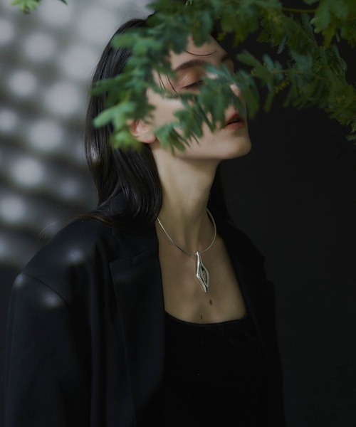 loni（ロニ）の「【金属アレルギー対応】Leaf Plate Choker/リーフプレートチョーカー（チョーカー・レディース・シルバー/ゴールド・FREE）」の15枚目の写真