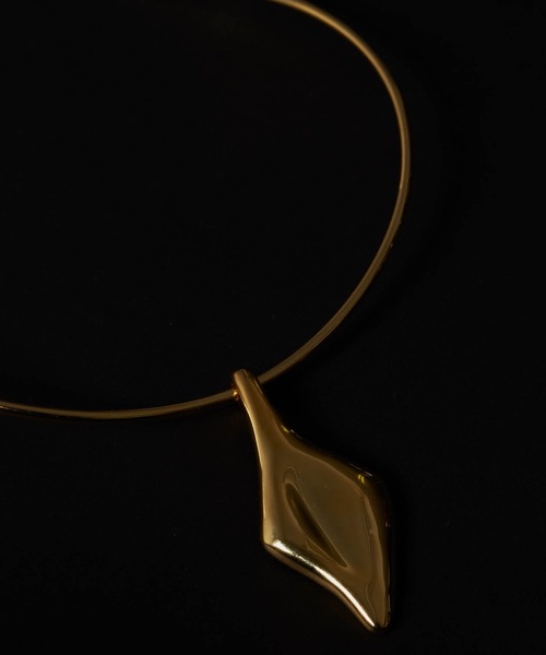 loni（ロニ）の「【金属アレルギー対応】Leaf Plate Choker/リーフプレートチョーカー（チョーカー・レディース・シルバー/ゴールド・FREE）」の11枚目の写真