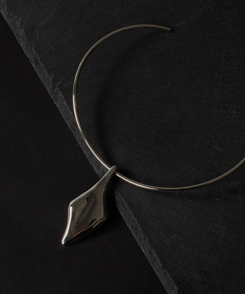 loni（ロニ）の「【金属アレルギー対応】Leaf Plate Choker/リーフプレートチョーカー（チョーカー・レディース・シルバー/ゴールド・FREE）」の7枚目の写真