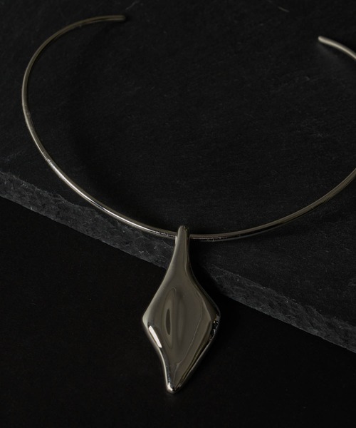 loni（ロニ）の「【金属アレルギー対応】Leaf Plate Choker/リーフプレートチョーカー（チョーカー・レディース・シルバー/ゴールド・FREE）」の8枚目の写真
