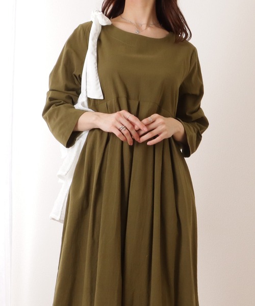 Lace Ladies(レースレディース)の「ソリッドカラー タック付き フレア ロング ワンピース(ワンピース・レディース・アイボリー/ブラック/グリーン・S/M/XL)」の3枚目の写真