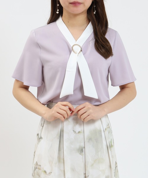 ASTORIA ODIER（アストリアオディール）の「金具パール使い配色ボウタイ半袖ブラウス（シャツ/ブラウス・レディース・ベージュ/ラベンダー/ホワイト/ライトグレー・MEDIUM/LARGE）」の18枚目の写真